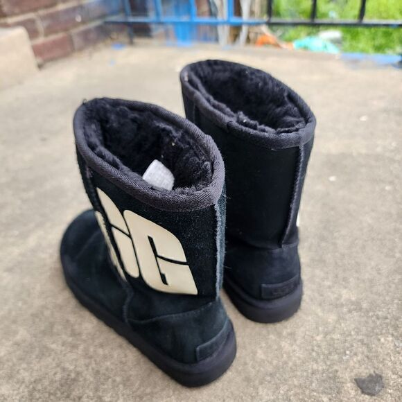 UGG BOOTS - Womens Shoes - SIZE 6 - Picture 4 of 9